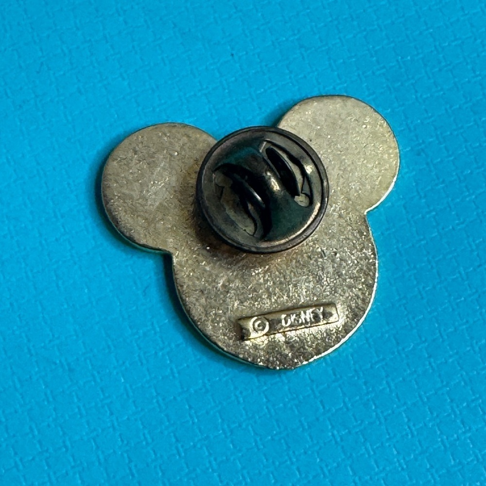 Mickey Mouse Disney American Flag Patriotic Pin - Picture 4 of 7